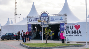 Notícia - Festa da Tainha abre com público acima do esperado e projeta até 70 mil visitantes 
