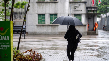 Notícia - Semana começa chuvosa, mas sol volta e temperaturas caem no Sul de SC