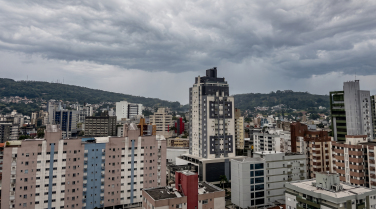 Notícia - Chuva dá trégua e frio chega ao Sul de SC; veja quando as temperaturas voltam a subir