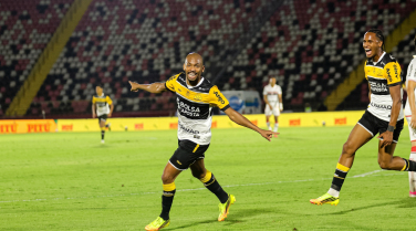 Notícia - “Fortes e focados”: Waguininho aponta caminho do Criciúma contra o CRB