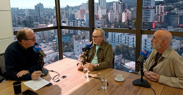 Notícia - Nomes & Marcas recebe sócios da Machado & Kronemberger para celebrar 30 anos de história