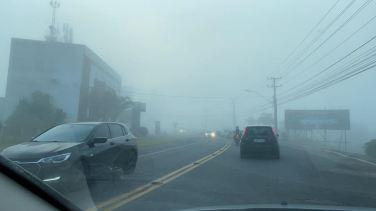 Notícia - [Áudio] Dirigir com neblina exige cuidados; orientações para conduta segura