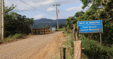 Notícia - SC-108 avança com edital para pavimentar 31 km entre Jacinto Machado e Praia Grande