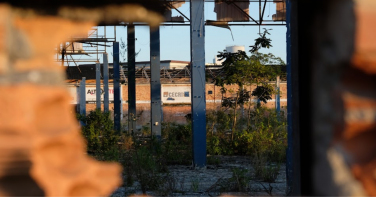Notícia - Imagens mostram fábrica abandonada há 30 anos que vai virar parque de inovação em SC