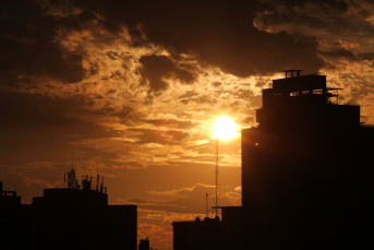 Notícia - Sol, chuva... a variação do clima continua