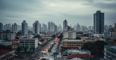 Notícia - Frente fria muda o tempo e traz chuva com risco de temporal em Criciúma
