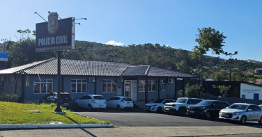 Notícia - Organizadora de eventos é presa suspeita de golpes contra noivos e aniversariantes