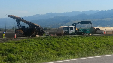 Notícia - Obras do pedágio alteram trânsito na BR 101, em Araranguá (VÍDEO)