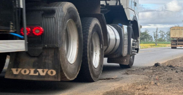 Notícia - Prefeito culpa Casan por rodovia com 'mais de 300 buracos' em SC