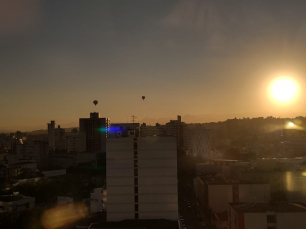Notícia - Balões sobrevoam Criciúma em comemoração aos 74 anos do Tigre (VÍDEOS)