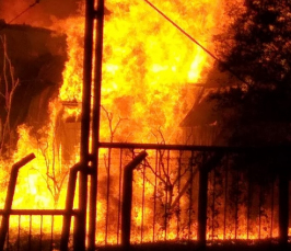 Notícia - Incêndio de grandes proporções no bairro Mineira Velha (VÍDEOS)