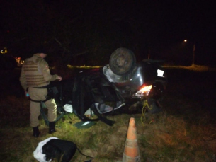 Notícia - Homem perde o controle do veículo e tomba em Arroio do Silva