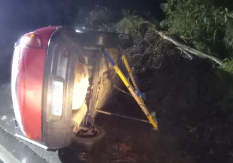 Notícia - Urussanga: carro capota em acidente na SC-108