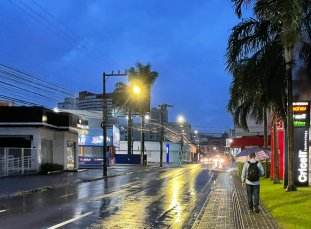 Notícia - Fim de semana será marcado por tempo nublado e chuvoso
