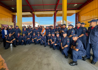 Notícia - Bombeiros que estavam no RS são recepcionados em Araranguá