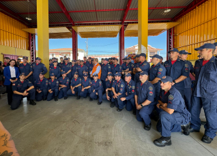 Notícia - Bombeiros que estavam no RS são recepcionados em Araranguá