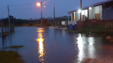 Notícia - Chuva mantém região em alerta