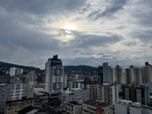 Notícia - Quarta-feira será chuvosa pela manhã e esfria a noite 