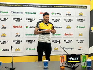 Notícia - Ambidestro, Popó promete buscar gols com a camisa do Criciúma 