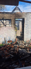 Notícia - ((Vídeos)) Incêndio destrói casa e deixa idosa desmaiada