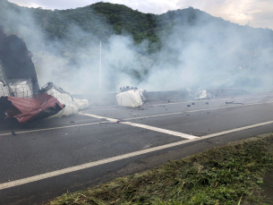 Notícia - Acidente com carreta interdita BR-101 no Sul Catarinense