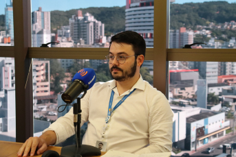 Notícia - [Áudio] Modernização no atendimento da Celesc: totens chegam à região