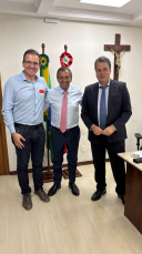 Notícia - Em Florianópolis, Eduardo Guollo articula recurso para Maggiofest 2025