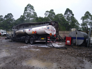 Notícia - Caminhão que pegou fogo em Criciúma estava carregado com 18 mil litros de combustível 