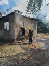 Notícia - Incêndio atinge casa no bairro São Cristóvão em Araranguá