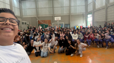 Notícia - [Áudio] “Inclusão em Cena” leva reflexão sobre bullying e diversidade às escolas de Criciúma