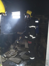 Notícia - Incêndio destrói garagem em Criciúma nesta segunda-feira