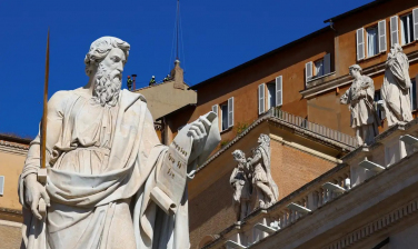 Notícia - Instalada na Capela Sistina chaminé que anunciará o novo papa