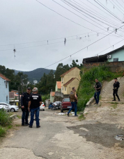 Notícia - Viatura de delegado-geral de Polícia sofre abordagem suspeita em Florianópolis