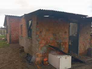 Notícia - Incêndio destrói imóvel e deixa morador ferido em Balneário Gaivota