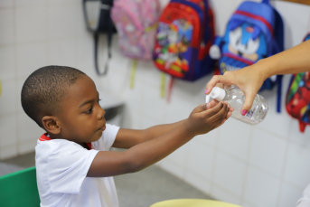 Notícia - Crianças da rede municipal de Criciúma aprendem sobre prevenção à gripe nas escolas