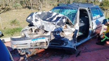 Notícia - [Atualizada] Acidente de carro deixa feridos em Balneário Rincão