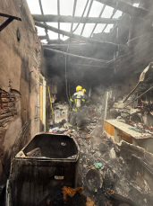 Notícia - Incêndio atinge depósito em Criciúma