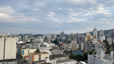 Notícia - [Áudio] Terça-feira marcada por tempo nublado e máxima de 22°C
