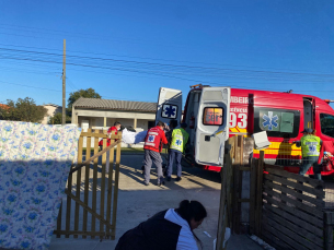 Notícia - Mulher dá à luz em banheiro com ajuda de vizinhas e bombeiros no Balneário Rincão