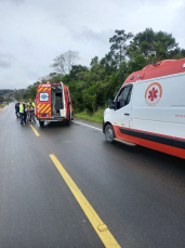 Notícia - Motociclista é socorrida pelos Bombeiros após queda na SC-443