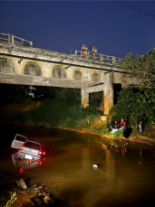 Notícia - Motorista morre após capotar em rio de Forquilhinha