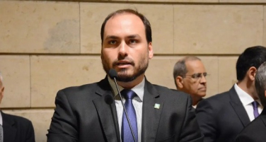 Notícia - [Áudio] Candidatura de Carlos Bolsonaro ao Senado causa reação em Santa Catarina