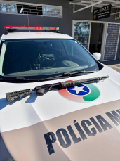 Notícia - Homens são presos por porte ilegal de arma de fogo em Lauro Müller