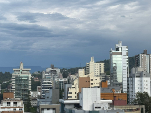 Notícia - [Áudio] Sexta de calorão e chuva rápida: o clima segue oscilando em Criciúma