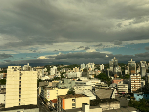 Notícia - [Áudio] Sol entre nuvens e risco de temporais marcam o dia em Criciúma