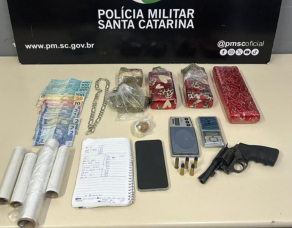 Notícia - Homem é preso por tráfico de drogas e arma em Forquilhinha