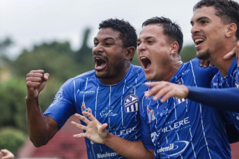 Notícia - Show do Azulão: Caravaggio marca oito gols e vira líder da Série B Catarinense