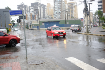 Notícia - Chuva intensa mantém região Sul em alerta e preocupa Defesa Civil de SC