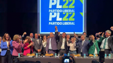Notícia - Flávio Bolsonaro encerra mistério e anuncia Alfredo Gaspar como vice