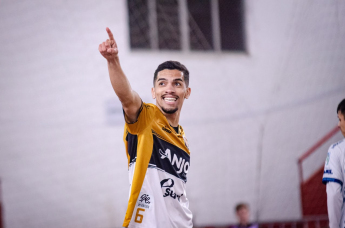 Notícia - Criciúma Futsal bate o líder, faz quatro gols e sobe na tabela do Brasileiro